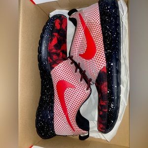 Nike roshe. Woman’s size 8.5